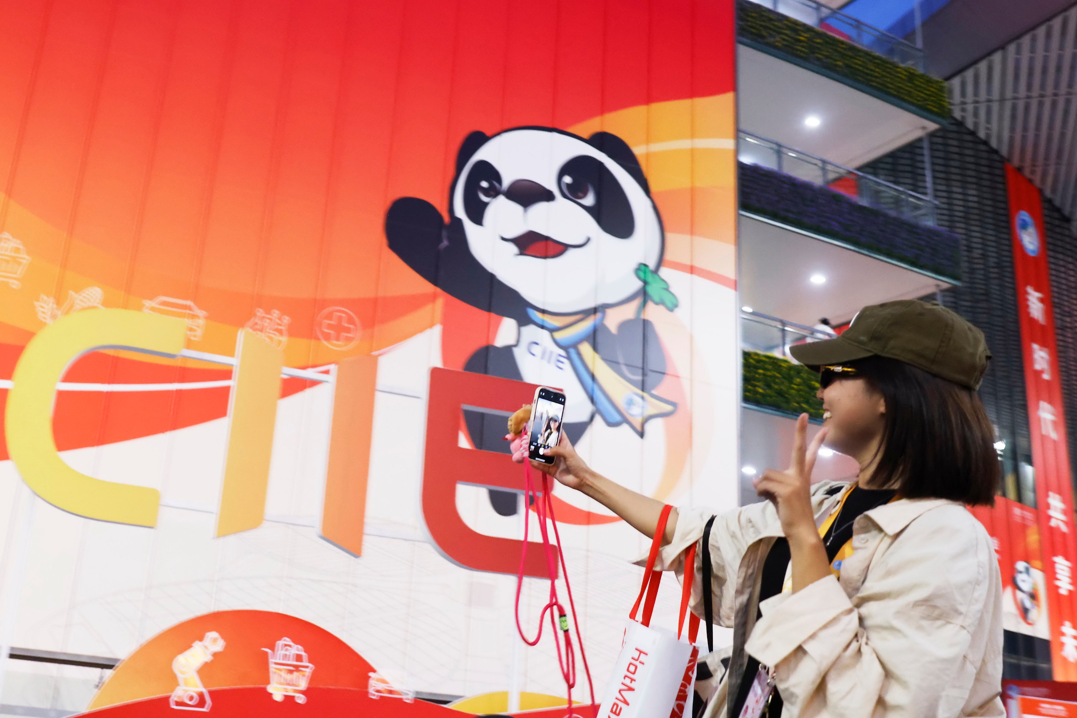 提升展會(huì)效果的進(jìn)博會(huì)展位設(shè)計(jì)搭建策略實(shí)用技巧