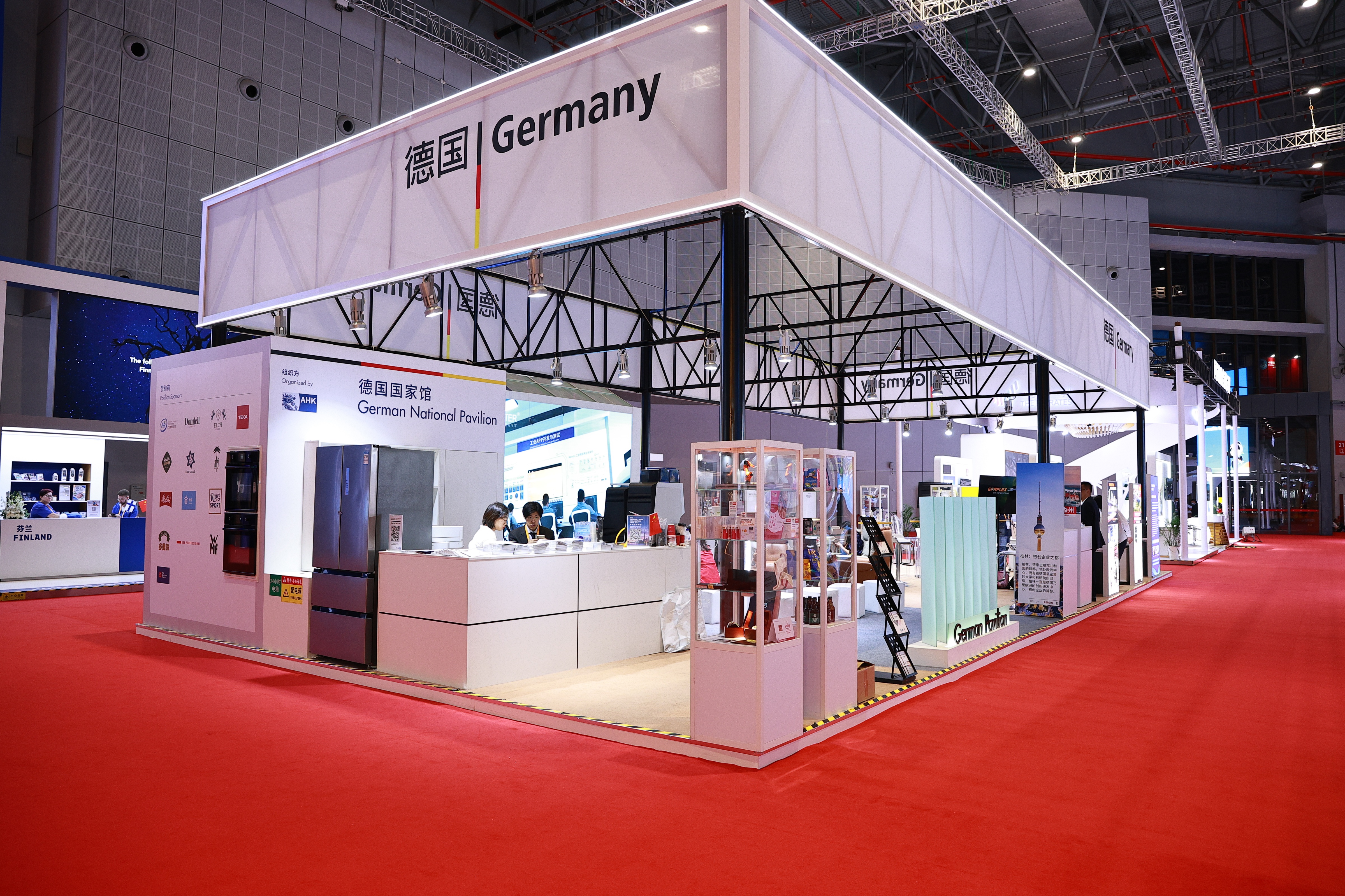 打造沉浸式體驗(yàn)的進(jìn)博會國家展展位設(shè)計技巧