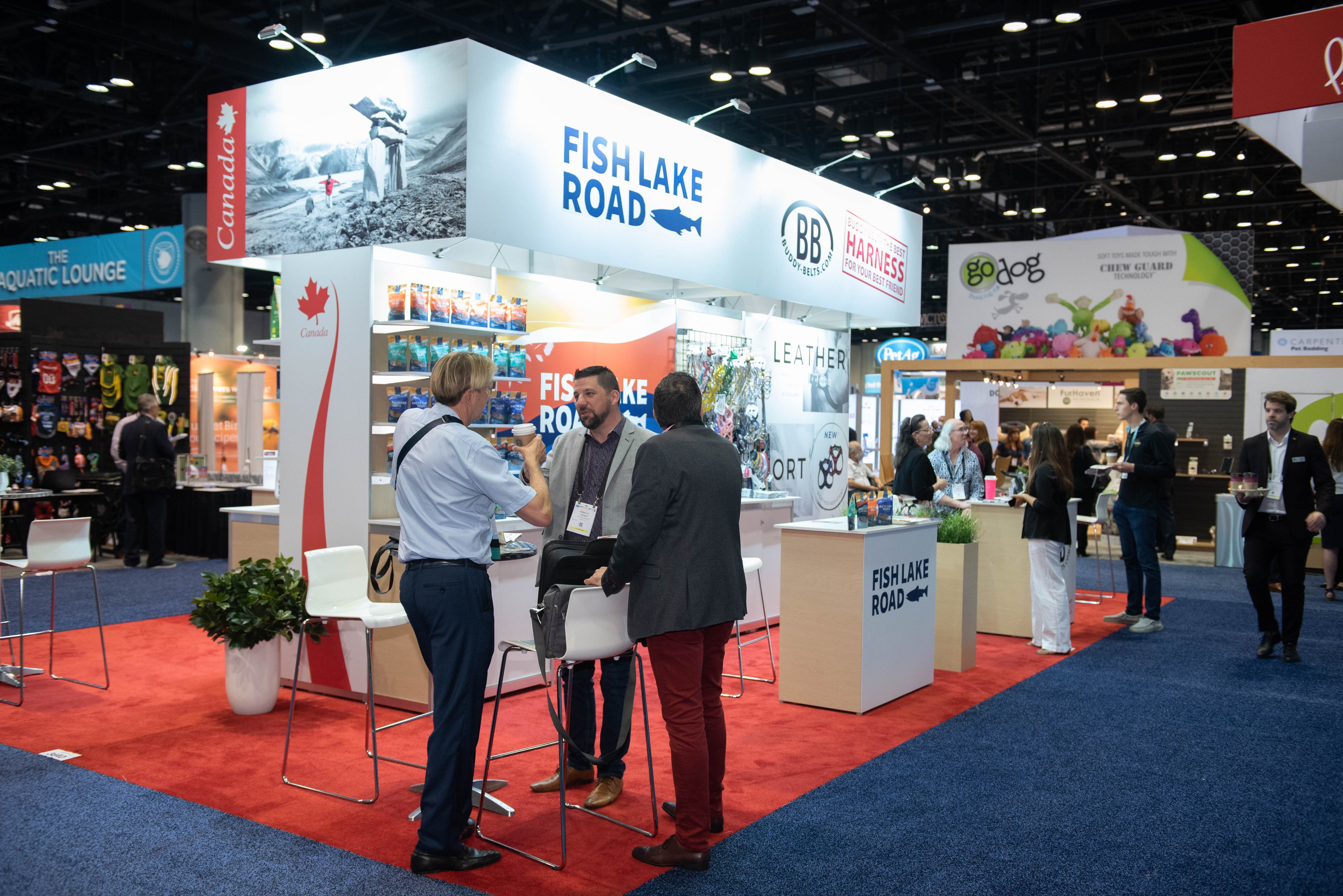 多種展臺(tái)展覽搭建設(shè)計(jì)方向，從極簡(jiǎn)風(fēng)到沉浸體驗(yàn)